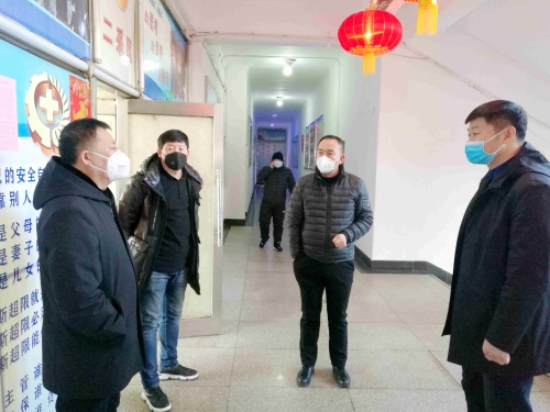 七台河公司新建煤矿组织党员干部深入基层检查疫情防控工作。。。。。。（李春铭 摄）