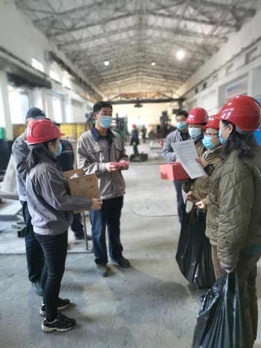 选煤公司工会女工委开展安全知识有奖问答活动。。。。。。。。  张宇 摄