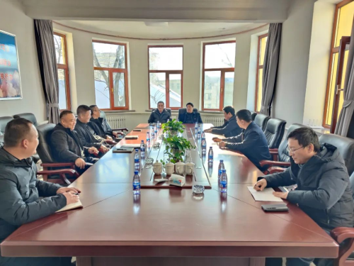 11月15日，，，，，，，，公司党委书记、董事长宫延明到产品研发中心调研检查